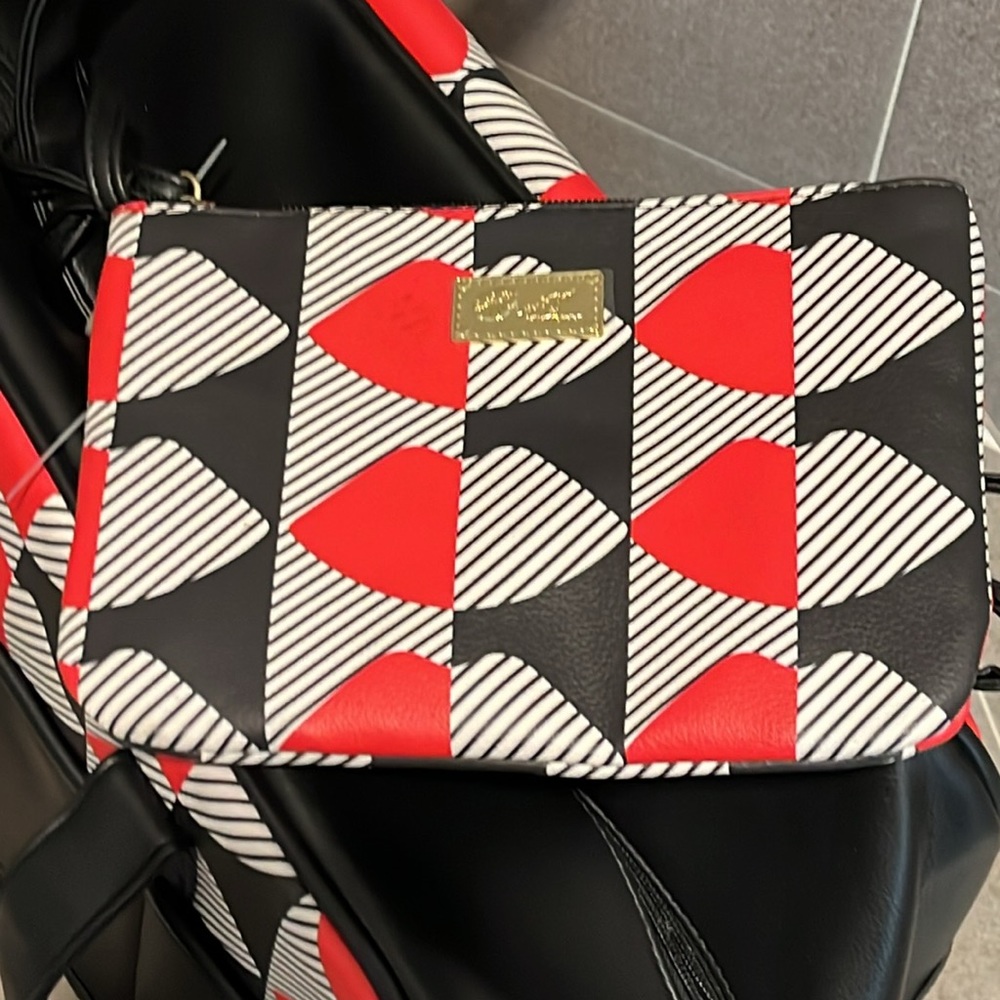 Betsey Johnson Weekender Bag + Wristlet Luv Betsey Travel Duffle Shoulder new - Picture 13 of 16
